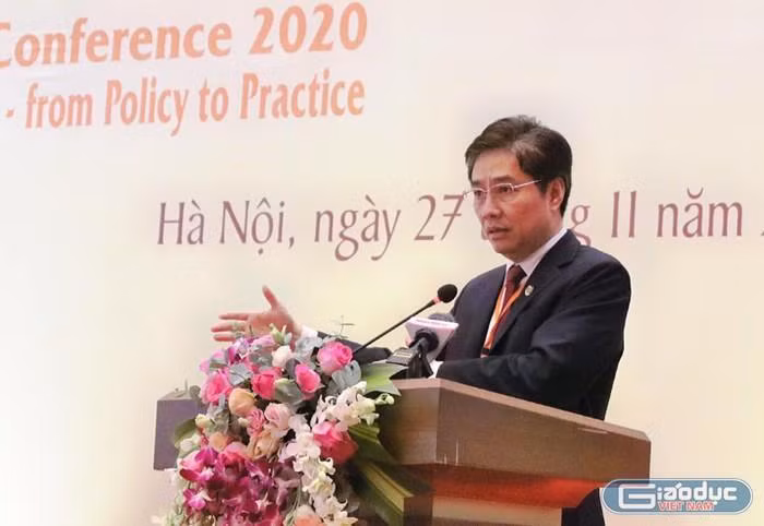 Giáo sư Trần Diệp Tuấn cũng cho rằng, không nên tranh cãi giữa Chủ tịch Hội đồng trường và Hiệu trưởng ai "to" quyền hơn. (Ảnh: Phạm Minh)