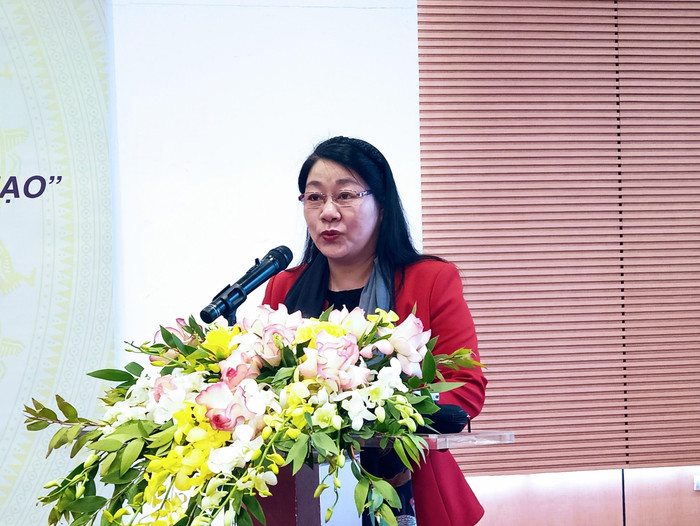 Bà Nguyễn Thị Tuyết Nga - Ủy viên chuyên trách Ủy ban Văn hóa, Giáo dục, Thanh niên, Thiếu niên và Nhi đồng của Quốc hội trình bày nội dung Hội thảo. (Ảnh: Phạm Minh) Bà Nguyễn Thị Tuyết Nga - Ủy viên chuyên trách Ủy ban Văn hóa, Giáo dục, Thanh niên, Thiếu niên và Nhi đồng của Quốc hội trình bày nội dung Hội thảo. (Ảnh: Phạm Minh)