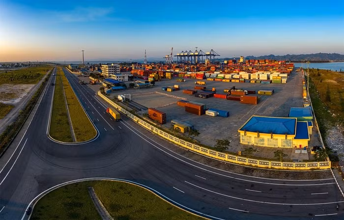 Hải Phòng phấn đấu mục tiêu đến năm 2025, trở thành trọng điểm kinh tế biển của cả nước, trung tâm dịch vụ logistics quốc gia. (Ảnh: Cổng thông tin điện tử Thành phố Hải Phòng) Hải Phòng phấn đấu mục tiêu đến năm 2025, trở thành trọng điểm kinh tế biển của cả nước, trung tâm dịch vụ logistics quốc gia. (Ảnh: Cổng thông tin điện tử Thành phố Hải Phòng)
