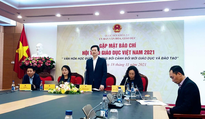 Các đại biểu chủ trì cuộc gặp mặt báo chí thông tin về Hội thảo Giáo dục 2021 với chủ đề "Văn hóa học đường trong bối cảnh đổi mới giáo dục và đào tạo". (Phạm Minh) Các đại biểu chủ trì cuộc gặp mặt báo chí thông tin về Hội thảo Giáo dục 2021 với chủ đề "Văn hóa học đường trong bối cảnh đổi mới giáo dục và đào tạo". (Phạm Minh)