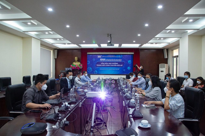 Tọa đàm “Văn hóa học đường trong bối cảnh chuyển đổi số” được tổ chức trực tuyến. Tọa đàm “Văn hóa học đường trong bối cảnh chuyển đổi số” được tổ chức trực tuyến.