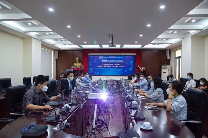 Tọa đàm “Văn hóa học đường trong bối cảnh chuyển đổi số” được tổ chức trực tuyến.