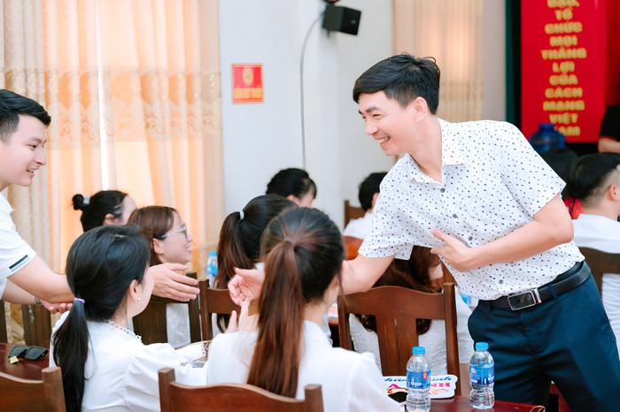 Thầy Trần Văn Tuyền, Hiệu trưởng Trường Trung học phổ thông Trần Văn Bảo. Ảnh: NVCC Thầy Trần Văn Tuyền.jpeg