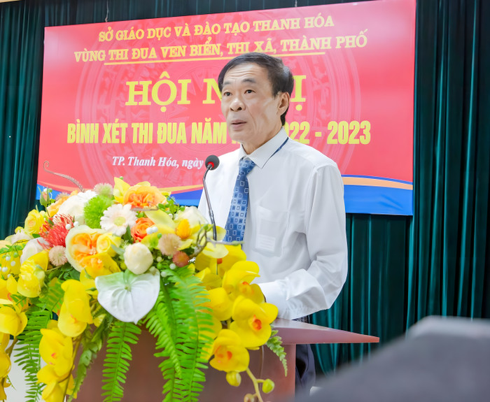 Thầy Thiều Ánh Dương, Hiệu trưởng Trường Trung học phổ thông Hàm Rồng. Ảnh: NVCC Thầy Thiều Ánh Dương.jpeg