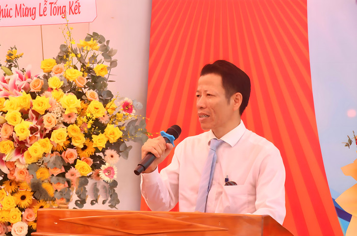 Thầy Cao Quang Hùng, Hiệu trưởng Trường Trung học phổ thông Hùng Vương. Ảnh: NVCC ảnh thầy Hùng.jpeg