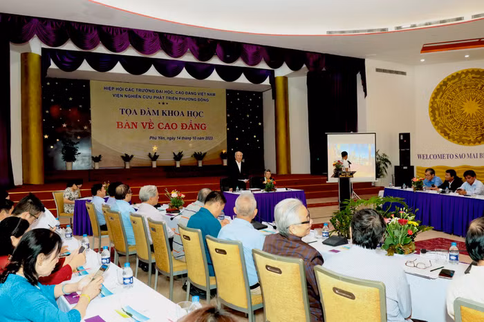 Vấn đề về cao đẳng nhận được sự quan tâm của nhiều chuyên gia, nhà khoa học