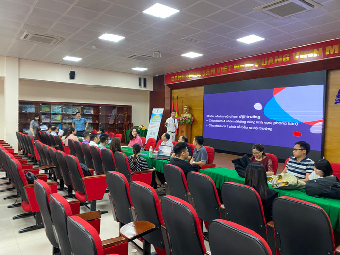 Buổi học với những kiến thức bổ ích từ chuyên gia khởi nghiệp. Buổi học với những kiến thức bổ ích từ chuyên gia khởi nghiệp.