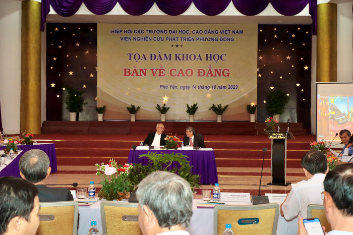 Tọa đàm bàn về cao đẳng nhận được sự quan tâm của nhiều chuyên gia giáo dục. Tọa đàm bàn về cao đẳng nhận được sự quan tâm của nhiều chuyên gia giáo dục.