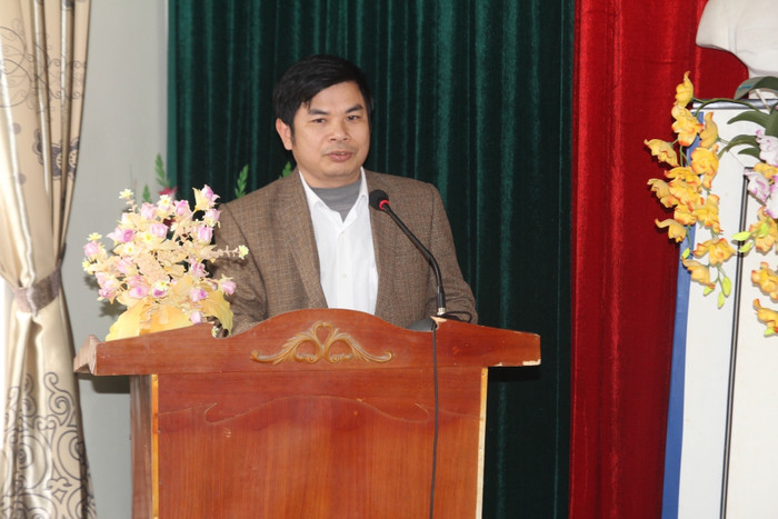 Ông Nguyễn Tân Sơn - Trưởng Phòng Giáo dục và Đào tạo thị xã Phú Thọ phát biểu tại buổi lễ trao quà