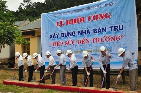 Khởi công xây ngôi nhà ba gian cấp bốn ở Nghệ An. (ảnh: XH) Khởi công xây ngôi nhà ba gian cấp bốn ở Nghệ An. (ảnh: XH)