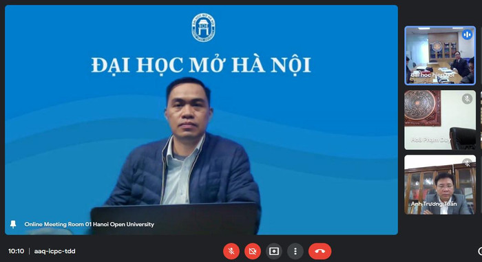Tiến sĩ Dương Thăng Long - Chủ nhiệm Câu lạc bộ Giáo dục Mở chia sẻ tại buổi tổng kết. (Ảnh: PM) Tiến sĩ Dương Thăng Long - Chủ nhiệm Câu lạc bộ Giáo dục Mở chia sẻ tại buổi tổng kết. (Ảnh: PM)