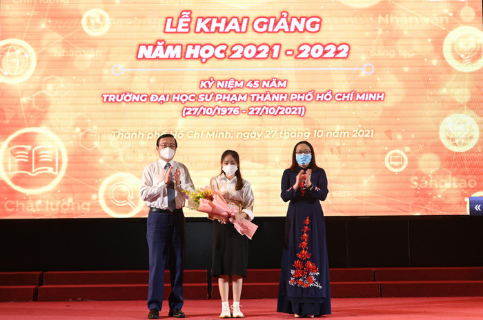 Nhà trường vinh danh tân sinh viên, tân học viên có thành tích xuất sắc và sinh viên đạt giải thưởng quốc gia, quốc tế. (Ảnh: Nhà trường cung cấp) Nhà trường vinh danh tân sinh viên, tân học viên có thành tích xuất sắc và sinh viên đạt giải thưởng quốc gia, quốc tế. (Ảnh: Nhà trường cung cấp)