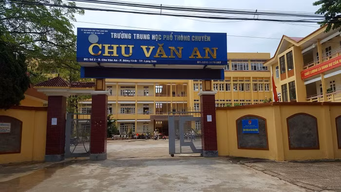 Trường trung học phổ thông chuyên Chu Văn An. (Ảnh: Dân Việt) Trường trung học phổ thông chuyên Chu Văn An. (Ảnh: Dân Việt)