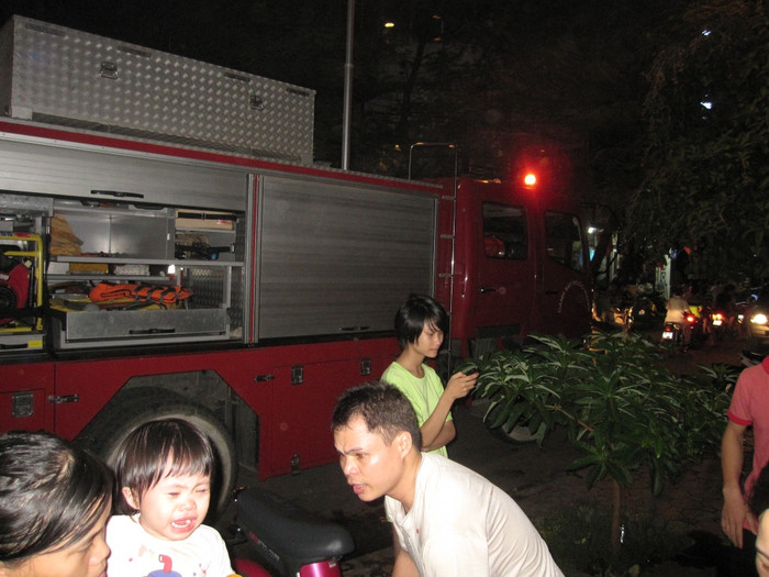 Ngay sau khi vụ việc xảy ra lực lượng cứu hộ cứu nạn, cảnh sát 113, cảnh sát PCCC đã đến hiện trường để thực hiện cứu vớt nạn nhân. Ngay sau khi vụ việc xảy ra lực lượng cứu hộ cứu nạn, cảnh sát 113, cảnh sát PCCC đã đến hiện trường để thực hiện cứu vớt nạn nhân.