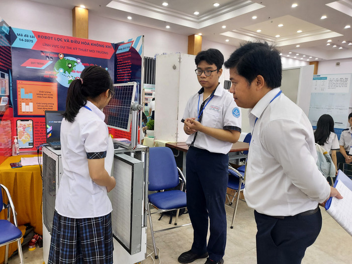 Nhiều ý kiến ủng hộ những điểm mới của Dự thảo Thông tư ban hành Quy chế Hội thi nghiên cứu khoa học, kỹ thuật cấp quốc gia học sinh trung học cơ sở và trung học phổ thông. Ảnh minh hoạ: Phunuonline.com.vn Nhiều ý kiến ủng hộ những điểm mới của Dự thảo Thông tư ban hành Quy chế Hội thi nghiên cứu khoa học, kỹ thuật cấp quốc gia học sinh trung học cơ sở và trung học phổ thông. Ảnh minh hoạ: Phunuonline.com.vn