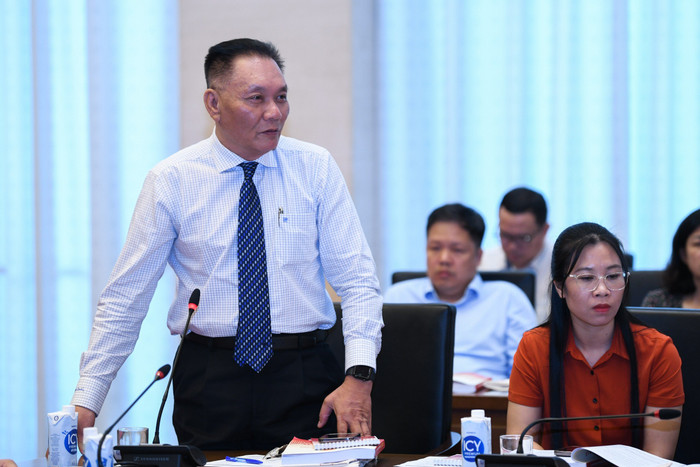 Phó Giáo sư, Tiến sĩ khoa học Phạm Đức Chính bày tỏ lo ngại tình trạng để lãng phí nguồn nhân lực giáo sư, phó giáo sư ở các ngành khoa học cơ bản. Phó Giáo sư, Tiến sĩ khoa học Phạm Đức Chính bày tỏ lo ngại tình trạng để lãng phí nguồn nhân lực giáo sư, phó giáo sư ở các ngành khoa học cơ bản.