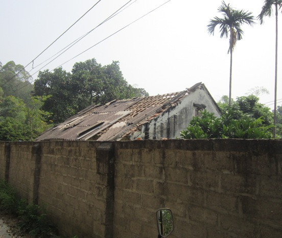 Nhiều nhà dân bị hư hỏng nặng Nhiều nhà dân bị hư hỏng nặng