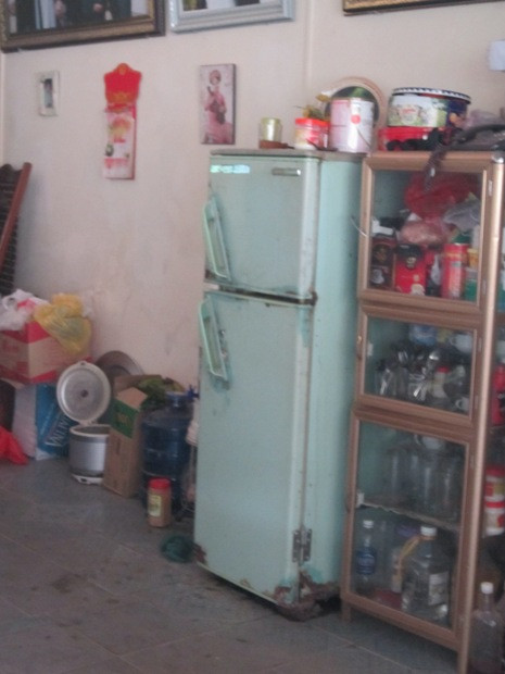 Vụ nổ làm đồ đạc nhà chị Minh (cách hiện trường khaỏng 1km) bị xáo trộn. Vụ nổ làm đồ đạc nhà chị Minh (cách hiện trường khaỏng 1km) bị xáo trộn.