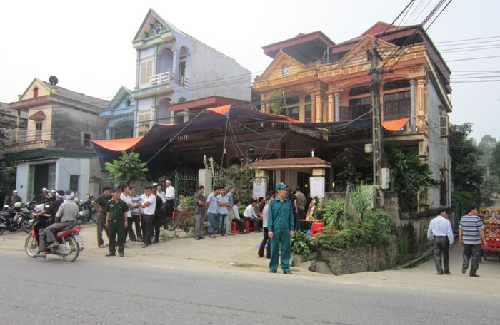 Một đám tang tại xã Phú Hộ, thị xã Phú Thọ.