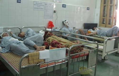 Các nạn nhân bị bỏng đang được điều trị tại Viện bỏng Quốc gia Các nạn nhân bị bỏng đang được điều trị tại Viện bỏng Quốc gia