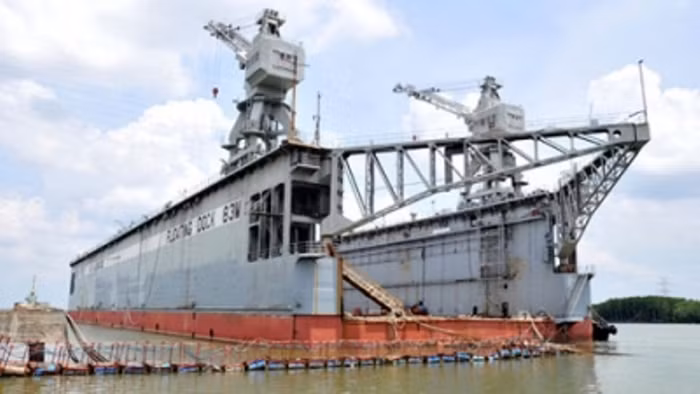 Ụ nổi 83M đã cũ được mua với giá 9 triệu USD. (Ảnh: Nhân Dân)