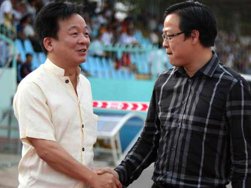 Ông Hiển chia sẻ rằng: "Trong thời gian tới tôi sẽ rút dần khỏi bóng đá, sẽ là một CĐV bình thường thôi. Nếu các bạn thấy tôi ít tới sân hơn thì cũng đừng ngạc nhiên, tôi mệt mỏi vì bị mọi người suy diễn này kia rồi”. Ông Hiển chia sẻ rằng: "Trong thời gian tới tôi sẽ rút dần khỏi bóng đá, sẽ là một CĐV bình thường thôi. Nếu các bạn thấy tôi ít tới sân hơn thì cũng đừng ngạc nhiên, tôi mệt mỏi vì bị mọi người suy diễn này kia rồi”.