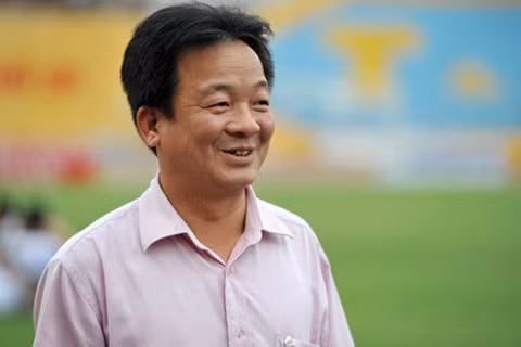 Ngoài ra, ngài chủ tịch HĐQT Tập đoàn T&T và ngân hàng TMCP Sài Gòn - Hà Nội (SHB). cũng công khai luôn ý định rút lui khỏi bóng đá. Ông chủ tập đoàn T&T cho biết ngay trong tháng 9 này ông sẽ kiến nghị lên tập đoàn T&T và ngân hàng SHB Đà Nẵng về việc thoái toàn bộ vốn khỏi công ty cổ phần thể thao T&T và công ty cổ phần thể thao SHB.