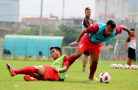 Dù "hoàn cảnh khó khăn" song Việt Thắng cũng vẫn phải cố gắng để không lỡ hẹn cùng đồng đội trên ĐTVN Dù "hoàn cảnh khó khăn" song Việt Thắng cũng vẫn phải cố gắng để không lỡ hẹn cùng đồng đội trên ĐTVN