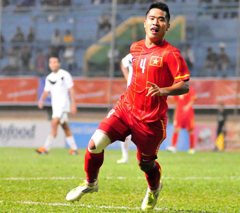 Âu Văn Hoàn hứa hẹn là sự bổ sung đáng giá với tuyển Việt Nam. Âu Văn Hoàn hứa hẹn là sự bổ sung đáng giá với tuyển Việt Nam.