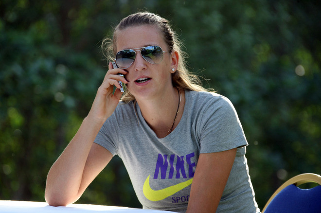 Ngoài thi đấu, Azarenka sẽ cùng các tay vợt khách mời tham gia nhiều hoạt động giao lưu khác với người hâm mộ Việt Nam. Cụ thể vào ngày 19-9, họ sẽ có buổi giao lưu trực tuyến với bạn đọc Tuổi Trẻ Online, thi đấu giao lưu với các tài năng trẻ của làng quần vợt Việt Nam. Ngoài thi đấu, Azarenka sẽ cùng các tay vợt khách mời tham gia nhiều hoạt động giao lưu khác với người hâm mộ Việt Nam. Cụ thể vào ngày 19-9, họ sẽ có buổi giao lưu trực tuyến với bạn đọc Tuổi Trẻ Online, thi đấu giao lưu với các tài năng trẻ của làng quần vợt Việt Nam.