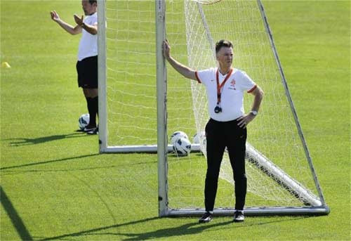 Van Gaal bị lộ chiến thuật Van Gaal bị lộ chiến thuật