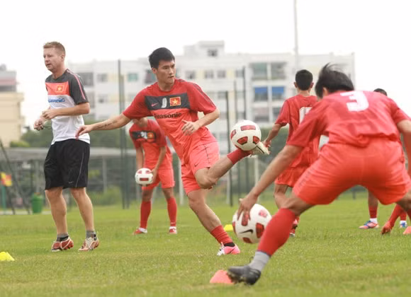 Sau đó khởi động với bóng bằng một món khá "khoai"