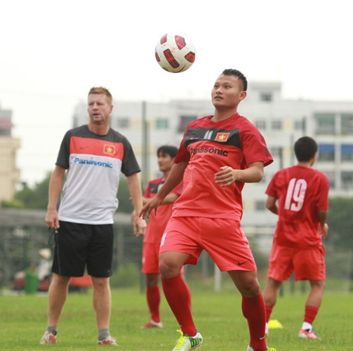 Bắt đầu bằng việc cho các cầu thủ khởi động rất kỹ Bắt đầu bằng việc cho các cầu thủ khởi động rất kỹ