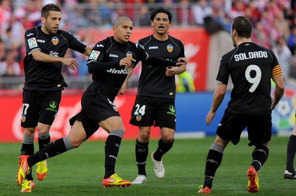 Tiền vệ Valencia hứa hẹn có thể giải quyết tình trạng thiếu sáng tạo ở hàng tiền vệ của MU hiện nay. Tuy nhiên, nếu Quỷ đỏ nhập cuộc thực sự, nhiều khả năng cái giá mà Vanlencia có thể gật đầu cũng không quá "chát".