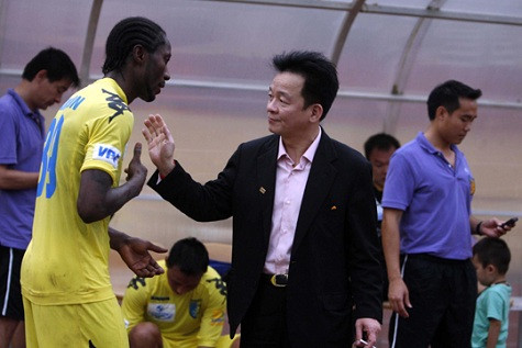 Ông Đỗ Quang Hiển cho biết thêm: "Tên của CLB HN.T&T bao gồm tên địa phương là Hà Nội và tên doanh nghiệp chủ quản là Công ty CP Thể thao T&T chứ không phải là tên của Tập đoàn T&T. Tập đoàn T&T hoạt động trên các lĩnh vực "công nghiệp, tài chính, bất động sản", còn lĩnh vực hoạt động của Công ty CP Thể thao T&T là thể thao. Điều này đã được đăng ký với các cơ quan có thẩm quyền". HN.T&T và SHB.ĐN là những pháp nhân độc lập, trong đó Công ty CP Thể thao T&T không thể có quyền chi phối, làm ảnh hưởng đến hoạt động của các CLB bóng đá thuộc Công ty CP Thể thao SHB Đà Nẵng". Ông Đỗ Quang Hiển cho biết thêm: "Tên của CLB HN.T&T bao gồm tên địa phương là Hà Nội và tên doanh nghiệp chủ quản là Công ty CP Thể thao T&T chứ không phải là tên của Tập đoàn T&T. Tập đoàn T&T hoạt động trên các lĩnh vực "công nghiệp, tài chính, bất động sản", còn lĩnh vực hoạt động của Công ty CP Thể thao T&T là thể thao. Điều này đã được đăng ký với các cơ quan có thẩm quyền". HN.T&T và SHB.ĐN là những pháp nhân độc lập, trong đó Công ty CP Thể thao T&T không thể có quyền chi phối, làm ảnh hưởng đến hoạt động của các CLB bóng đá thuộc Công ty CP Thể thao SHB Đà Nẵng".