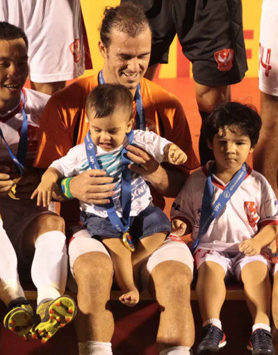 Nhận huy chương cùng Saig Gòn XT