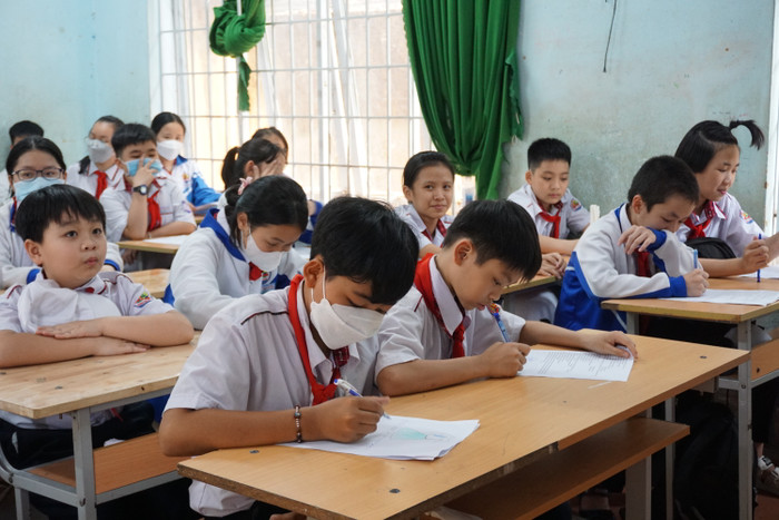 Thiếu thiết bị dạy học là một trong những bài toán đặt ra khi thực hiện chương trình mới. Ảnh: Nguyên Phương. Thiếu thiết bị dạy học là một trong những bài toán đặt ra khi thực hiện chương trình mới. Ảnh: Nguyên Phương.