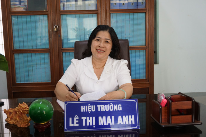 Nhà giáo Lê Thị Mai Anh - Hiệu trưởng Trường Trung học cơ sở Phan Bội Châu. Ảnh: Nguyên Phương Nhà giáo Lê Thị Mai Anh - Hiệu trưởng Trường Trung học cơ sở Phan Bội Châu. Ảnh: Nguyên Phương