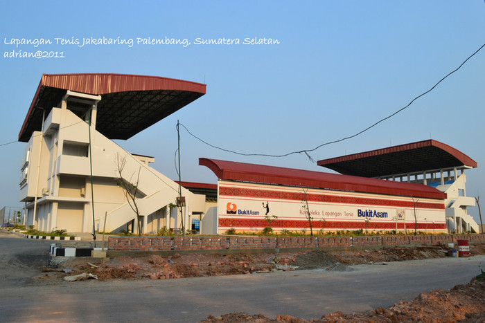 Sân thi đấu môn tennis vẫn còn khá ngổn ngang Sân thi đấu môn tennis vẫn còn khá ngổn ngang