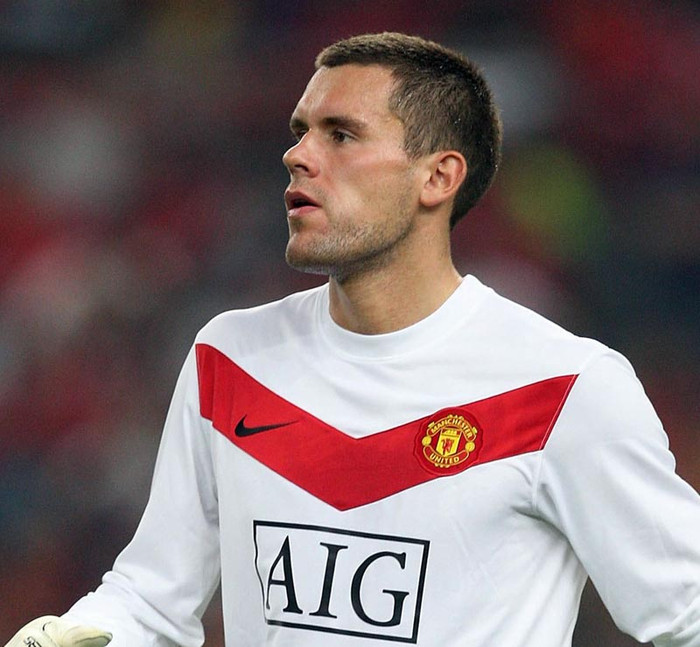 17. Ben Foster. Khả năng đã được khẳng định nhưng tâm lý lại là điều Foster còn thiếu. Có lẽ 1 vị trí trong khung gỗ Man Utd vượt quá bản lĩnh của anh. Sau 5 năm gắn bó, anh chàng này bị bán đi và từ đó cũng mất luôn vị trí ở ĐT Anh. 17. Ben Foster. Khả năng đã được khẳng định nhưng tâm lý lại là điều Foster còn thiếu. Có lẽ 1 vị trí trong khung gỗ Man Utd vượt quá bản lĩnh của anh. Sau 5 năm gắn bó, anh chàng này bị bán đi và từ đó cũng mất luôn vị trí ở ĐT Anh.