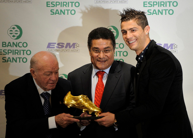 Huyền thoại Di Stefano của Real và Eusebio của Bồ Đào Nha chia vui cùng CR7