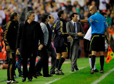 Mourinho khiến BHL Valencia tức điên vì thái độ trêu ngươi Mourinho khiến BHL Valencia tức điên vì thái độ trêu ngươi