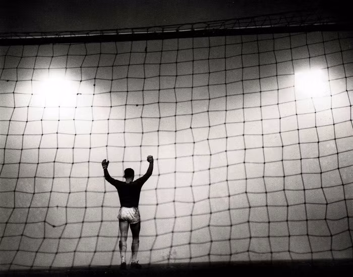 Năm 1957, Man Utd đánh dấu một bước ngoặt ở khả năng tài chính khi họ đã đủ tiền để lắp đặt dàn đèn cho Old Trafford Năm 1957, Man Utd đánh dấu một bước ngoặt ở khả năng tài chính khi họ đã đủ tiền để lắp đặt dàn đèn cho Old Trafford