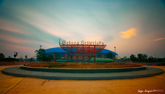 Khuôn viên vẫn chưa được tút lại cho thật sạch sẽ Khuôn viên vẫn chưa được tút lại cho thật sạch sẽ