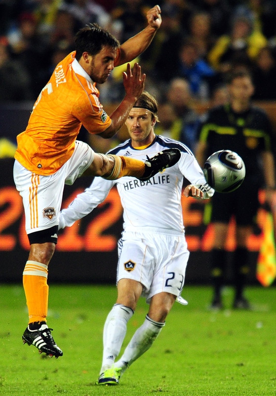 Luôn chỉn chu trong từng đường chuyền... Luôn chỉn chu trong từng đường chuyền...