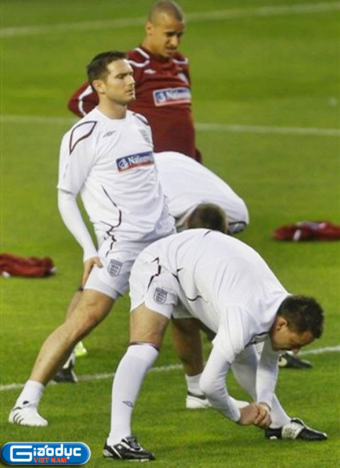 Lampard và Terry trong một buổi tập Lampard và Terry trong một buổi tập