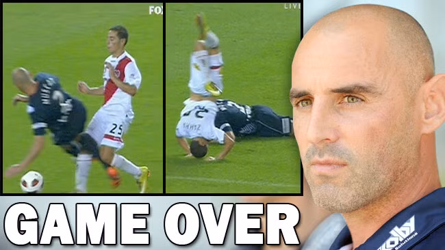 Kevin Muscat. ‘Trùm’ đạp bóng bằng cả 2 chân. Nói vậy cũng có thể hiểu Kevin Muscat bị ghét ra sao. Trung vệ ngôi sao một thời của ĐT Australia không những dính nhiều thẻ đỏ mà còn bị lên án dữ dội với cách xư xử rất xã hội đen trên sân bóng. Hẳn Ashley Young vẫn còn nhớ quá khứ hãi hùng khi anh mới 18 tuổi. Kevin Muscat có nói với tiền vệ đang khoác áo Man Utd rằng: “Nếu mày tìm cách vượt qua tao chỉ 1 lần thôi, mày sẽ gãy chân đó”.