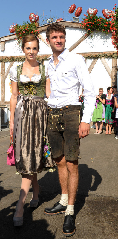 Mueller cùng vợ Mueller cùng vợ