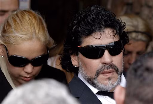 Không ai biết mắt ông biểu lộ những gì...