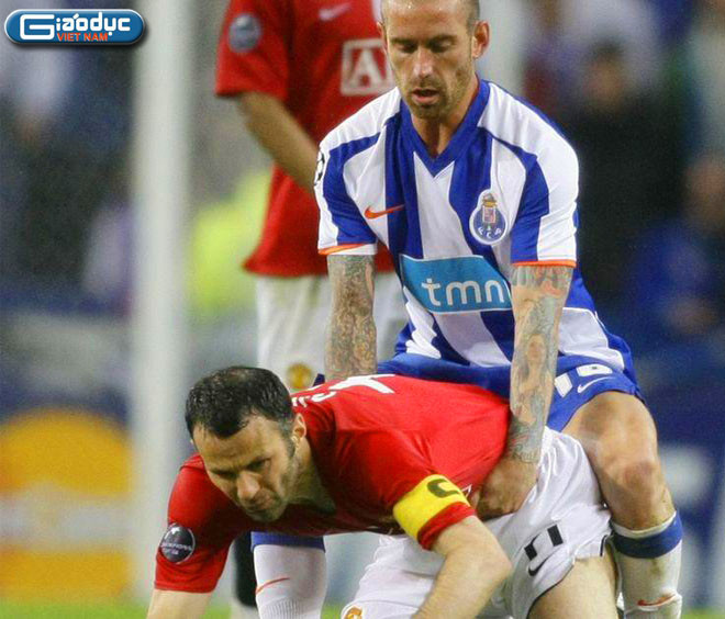 Giggs bị Meireles 'khống chế' trong trận Man Utd - Porto tại Champions League 2007/08 Giggs bị Meireles 'khống chế' trong trận Man Utd - Porto tại Champions League 2007/08